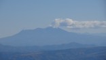 山頂から御嶽山の噴煙